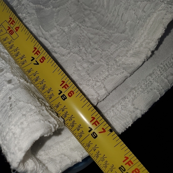 No Boundaries Sweetheart Cutout Wide Neck Lace Crop Top - NEW - Large - Picture 10 of 10